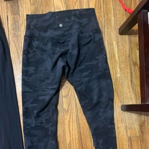 Lululemon Align size 8 black camo 28 inch